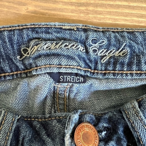 American Eagle Women’s 6 Blue Medium Wash Distressed Straight Leg Jean - Picture 7 of 8